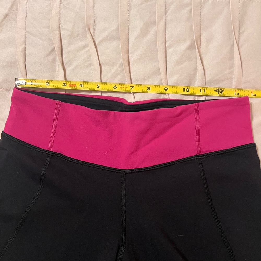 Lululemon Yoga Leggings Womens Size 8 Black Pink Cropped Capris Slit - Picture 9 of 12